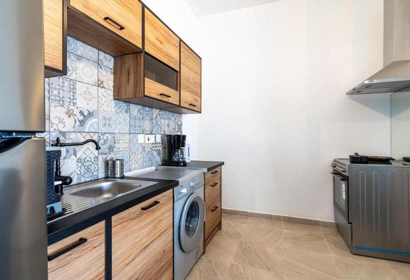 Nala   2 Br Apartment In Larnaca