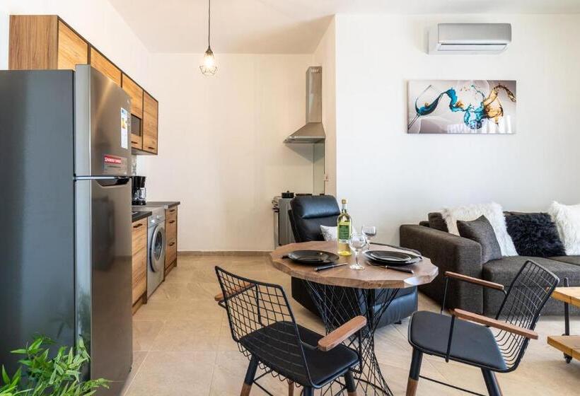 Nala   2 Br Apartment In Larnaca