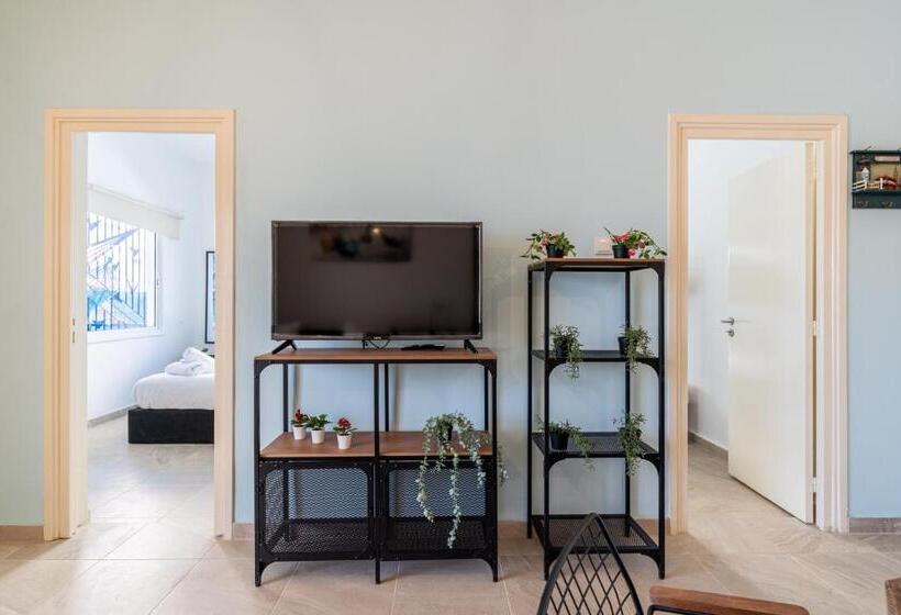 Nala   2 Br Apartment In Larnaca