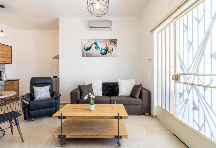 Nala   2 Br Apartment In Larnaca