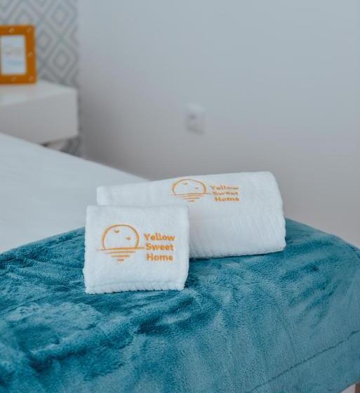 Yellow Sweet Home Maria E Beatriz