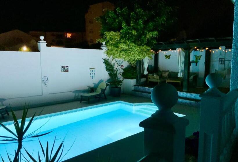 Family Villa With Pool, Walk To Beach, Restaurants And Shopping