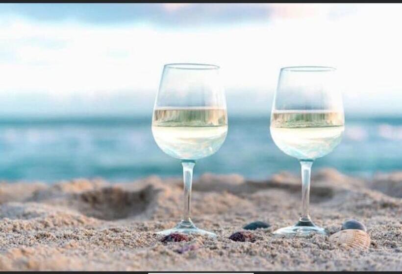 Family Villa With Pool, Walk To Beach, Restaurants And Shopping