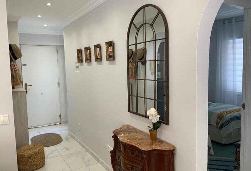 Family Villa With Pool, Walk To Beach, Restaurants And Shopping