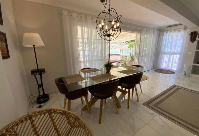 Family Villa With Pool, Walk To Beach, Restaurants And Shopping