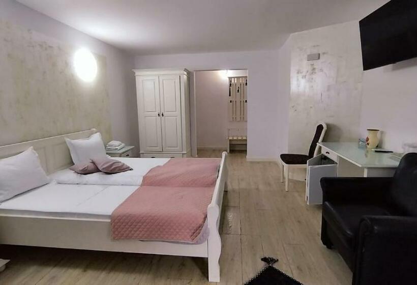 هتل La Răscruce De Ape