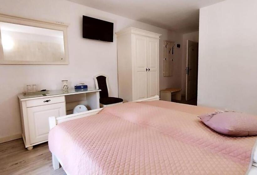 هتل La Răscruce De Ape