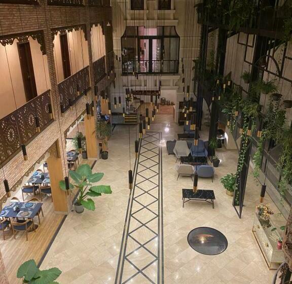 هتل Mukhrantubani Boutique