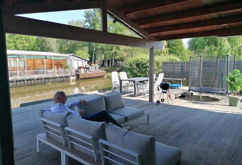 Le Canard: Rustig Genieten Aan Het Water