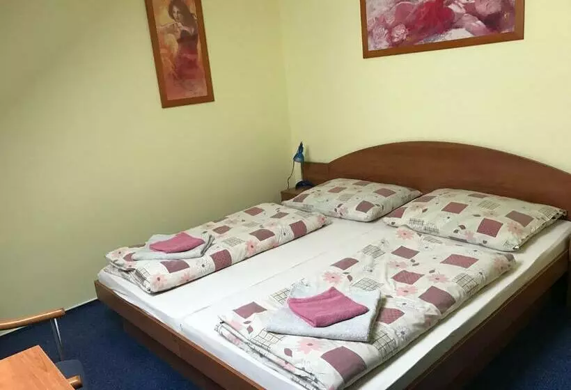 Majatalo Ubytovňa Gemini