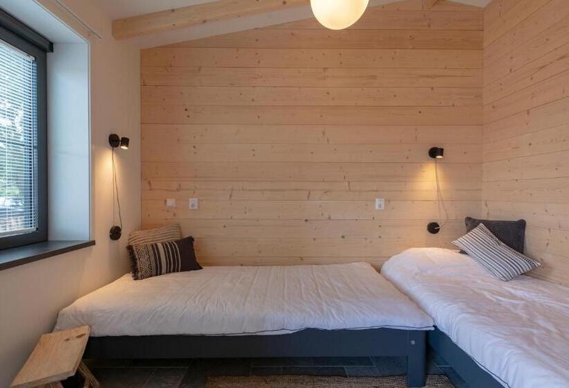 Attractive Home With Terrace