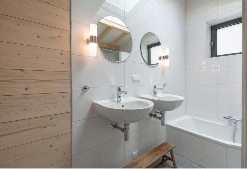 Attractive Home With Terrace