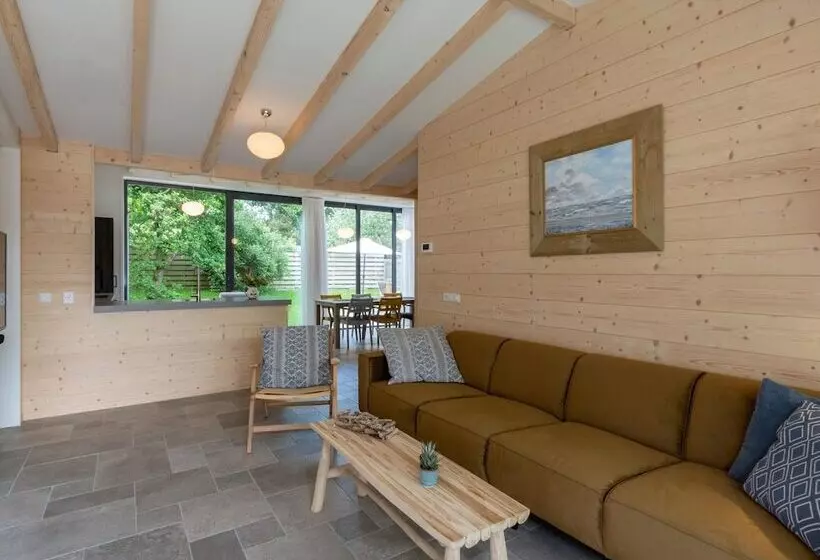 Attractive Home With Terrace