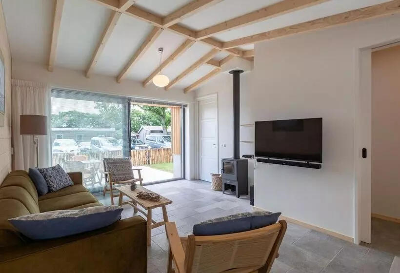 Attractive Home With Terrace