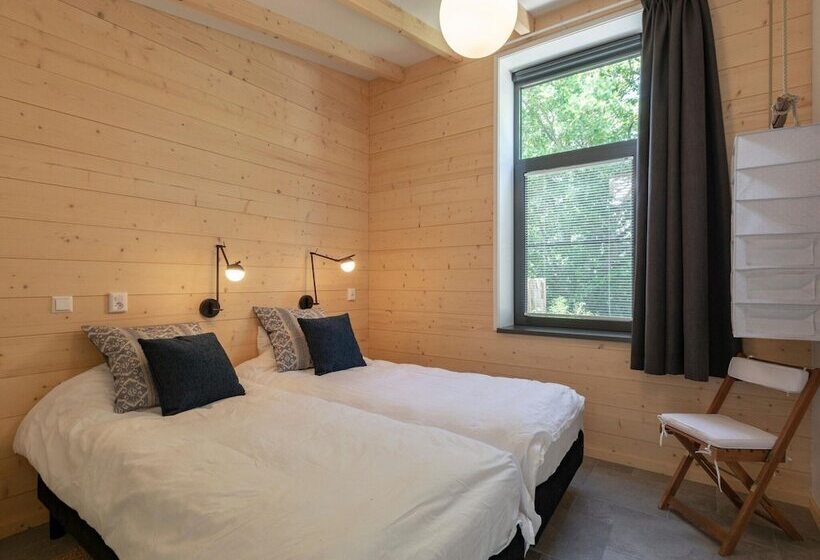 Attractive Home With Terrace