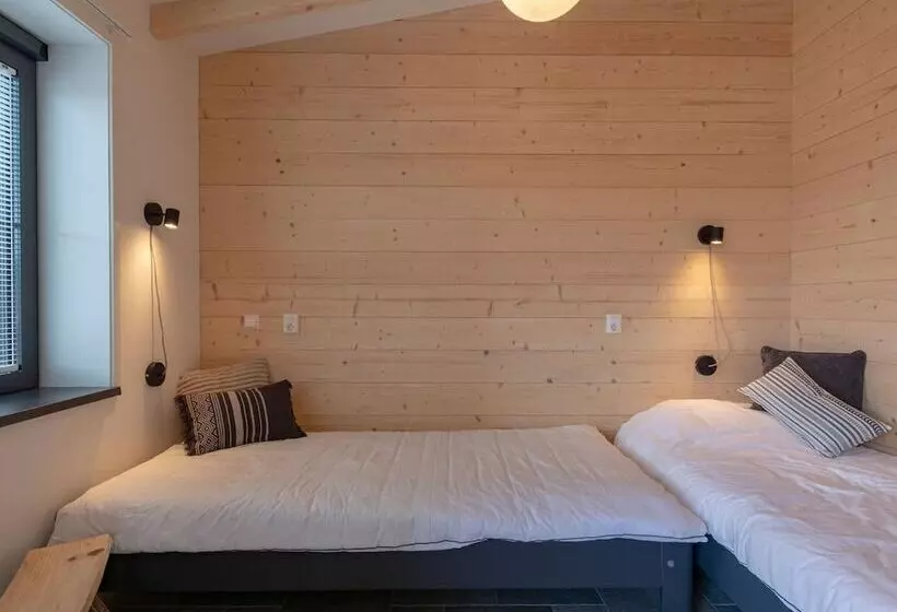 Attractive Home With Terrace