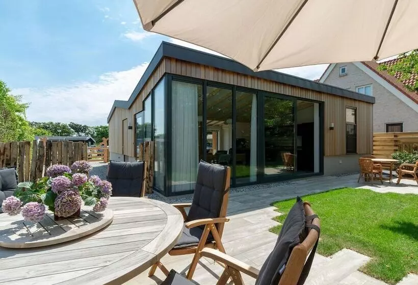 Attractive Home With Terrace