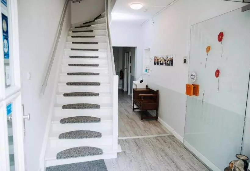 تختخواب و صبحانه Weserstern