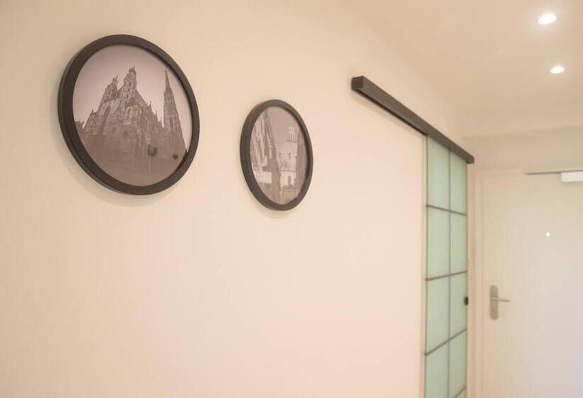 Room 4 Art Appartments Nr.1 In Vienna Center