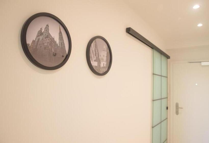 Room 4 Art Appartments Nr.1 In Vienna Center