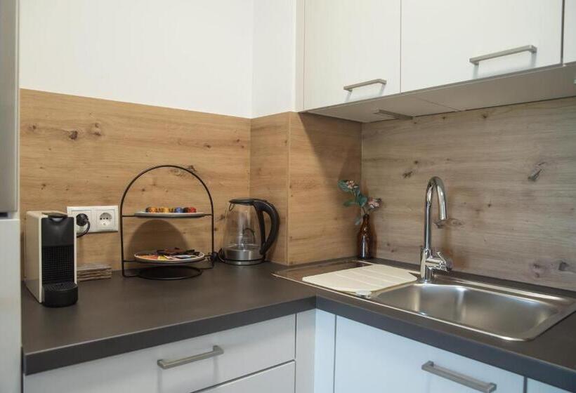 Room 4 Art Appartments Nr.1 In Vienna Center