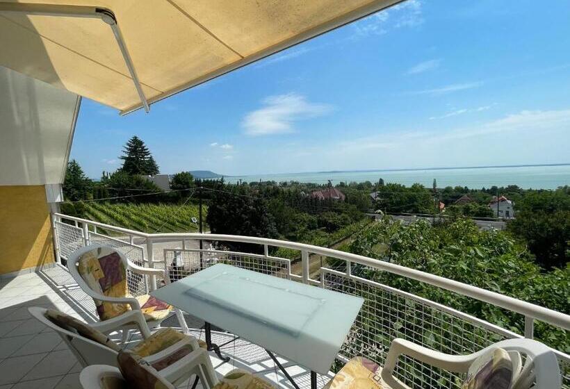 مبيت وإفطار Tóranéző Ház