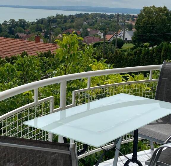 مبيت وإفطار Tóranéző Ház