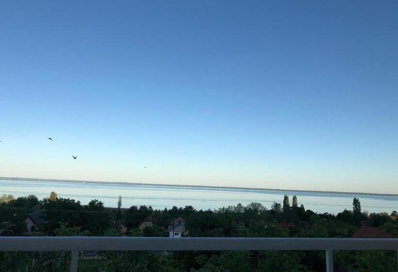 مبيت وإفطار Tóranéző Ház