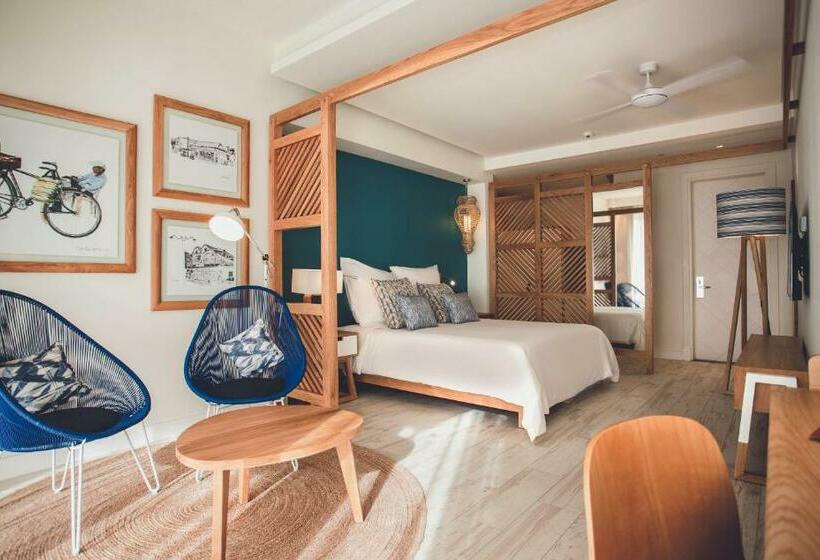 هتل Victoria Beachcomber Resort & Spa   Victoria For 2   Adults Only