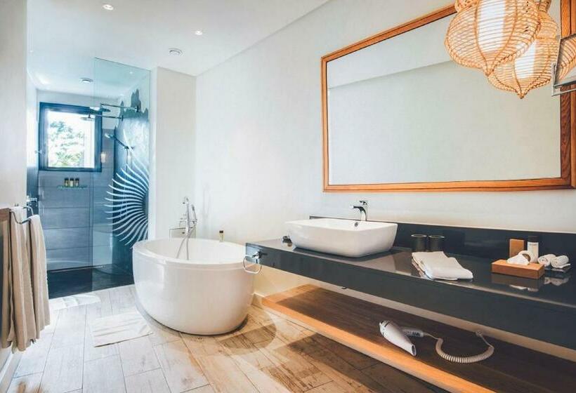 هتل Victoria Beachcomber Resort & Spa   Victoria For 2   Adults Only