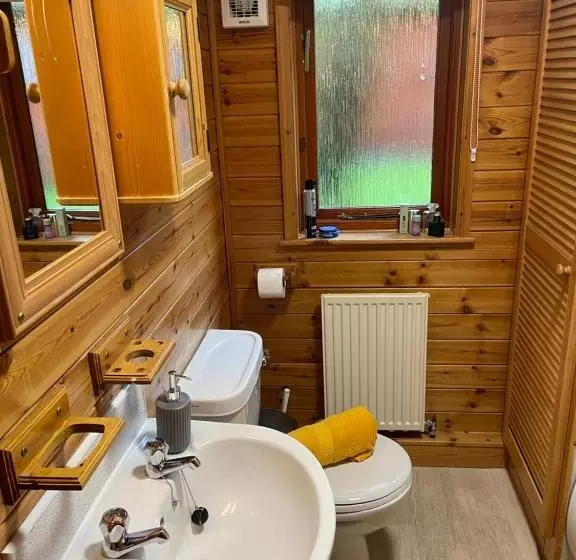 L10   The Conwy Spa With Hot Tub