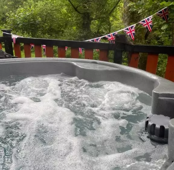 L10   The Conwy Spa With Hot Tub