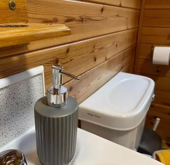 L10   The Conwy Spa With Hot Tub