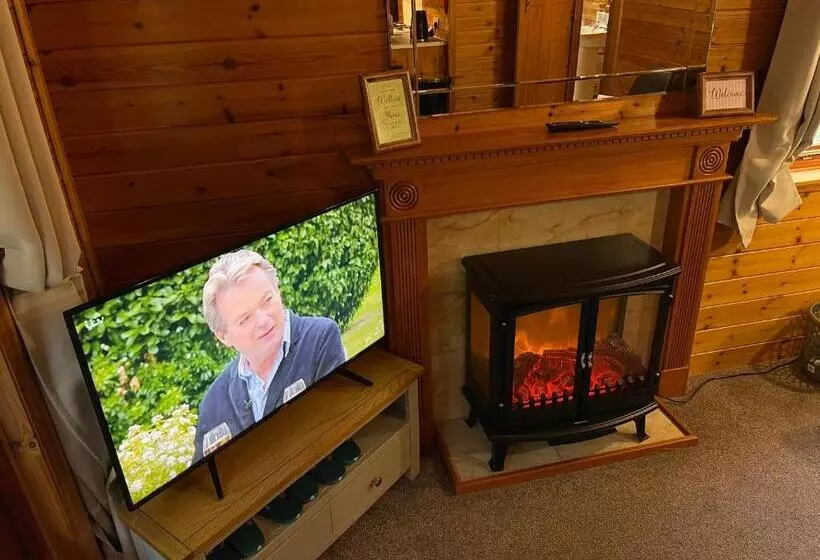 L10   The Conwy Spa With Hot Tub