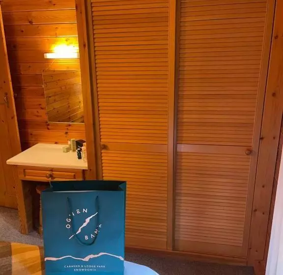 L10   The Conwy Spa With Hot Tub