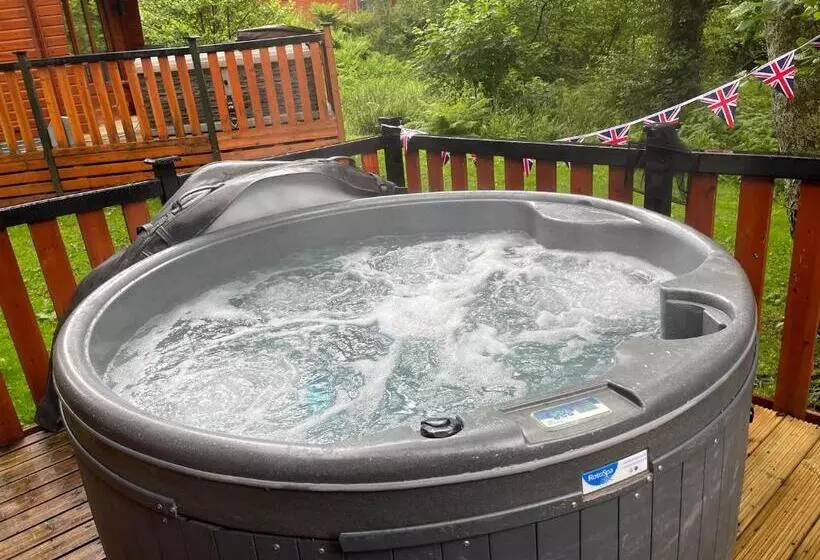 L10   The Conwy Spa With Hot Tub