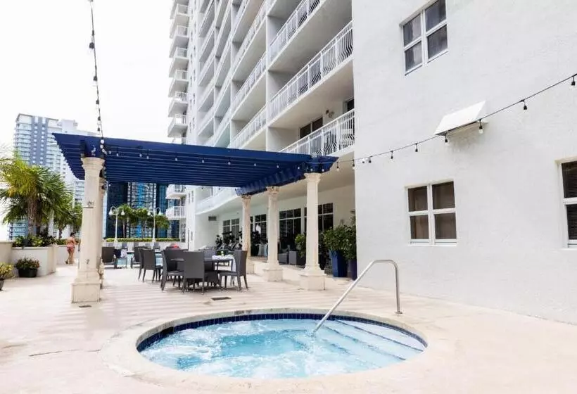 Modern And Luxurious Brickell Studio