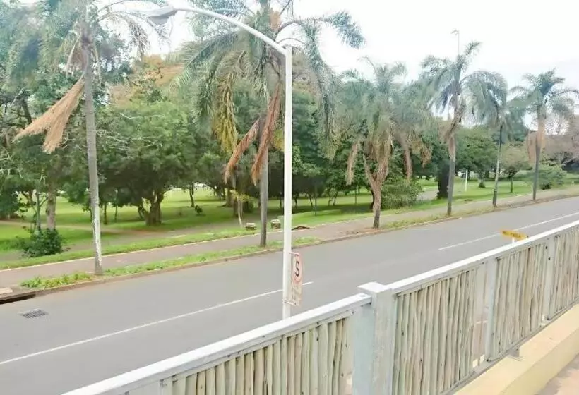 پانسیون Durban Inn