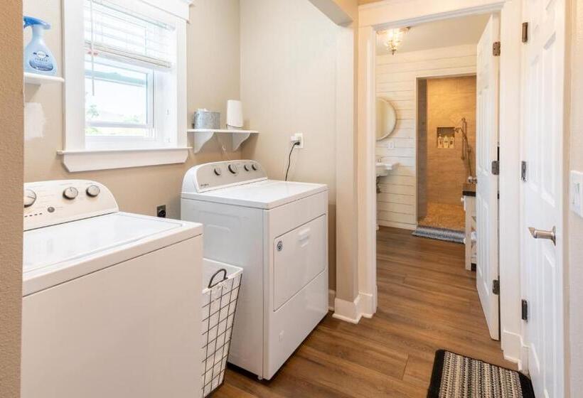 Wine Country Modern Farmhouse With Heated Pool, Hot Tub, Cybertruck