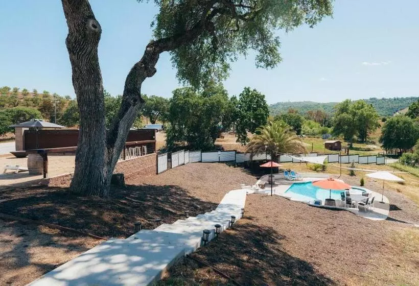Wine Country Modern Farmhouse With Heated Pool, Hot Tub, Cybertruck