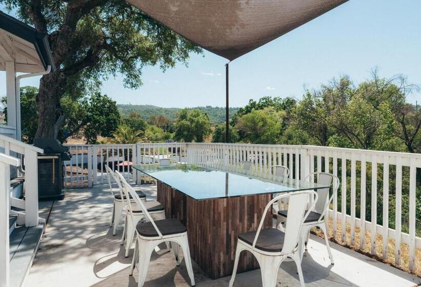 Wine Country Modern Farmhouse With Heated Pool, Hot Tub, Cybertruck