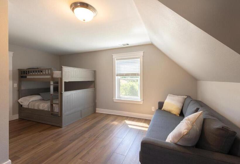 Wine Country Modern Farmhouse With Heated Pool, Hot Tub, Cybertruck