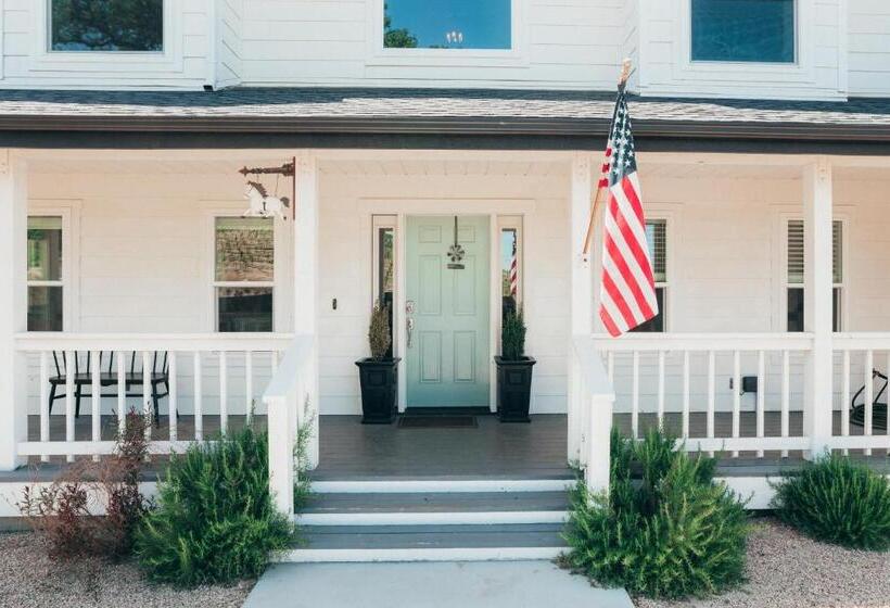 Wine Country Modern Farmhouse With Heated Pool, Hot Tub, Cybertruck