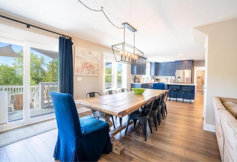 Wine Country Modern Farmhouse With Heated Pool, Hot Tub, Cybertruck