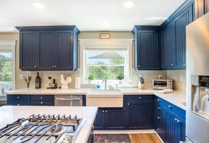 Wine Country Modern Farmhouse With Heated Pool, Hot Tub, Cybertruck