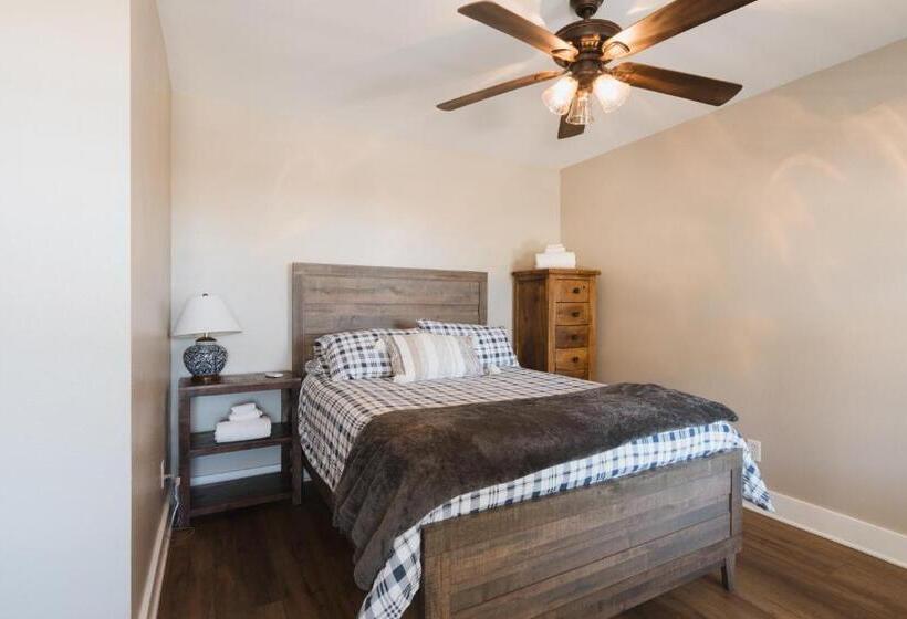 Wine Country Modern Farmhouse With Heated Pool, Hot Tub, Cybertruck