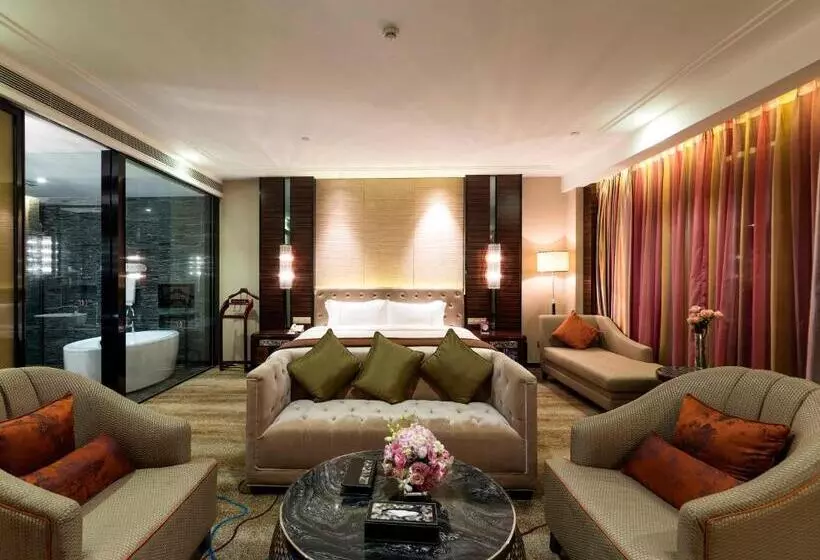 هتل Shenzhen Baohengda International