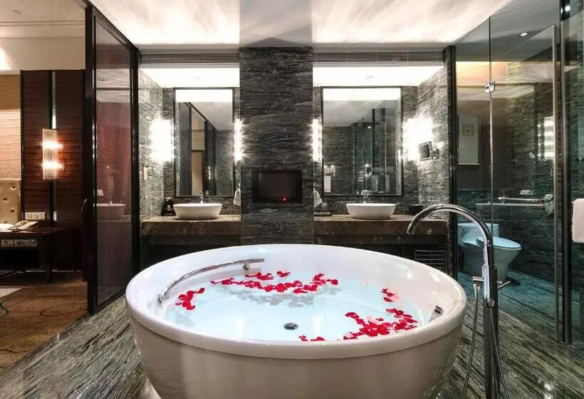 هتل Shenzhen Baohengda International