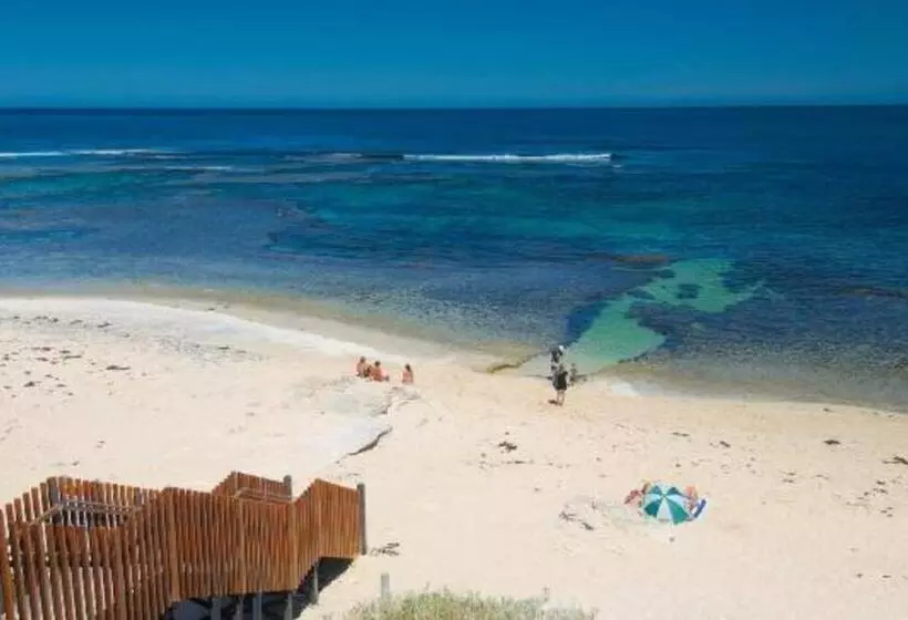 A Stones Throw Gnarabup