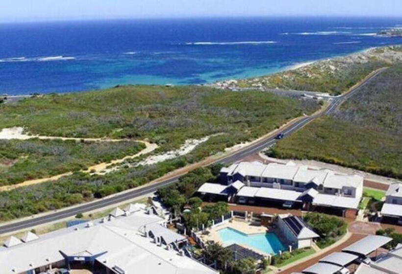 A Stones Throw Gnarabup